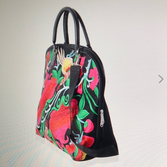 SOLD. SOLD. FUCHSIA MULTI COLOR CANVAS TRAVEL BAG - Picture 3 of 8